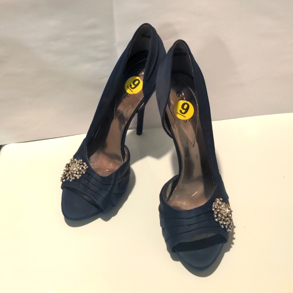 NWOT Guess blue peep toe pumps